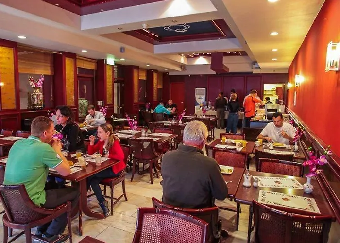 Hotel Falcon Plaza Centre