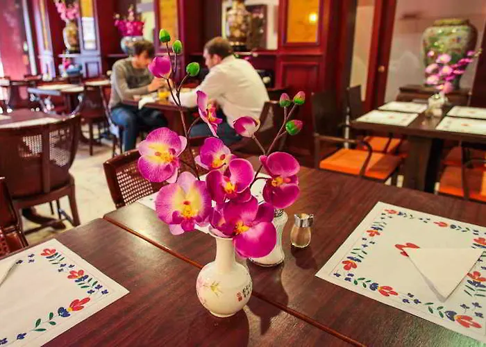 Falcon Plaza Centre Hotel 3*