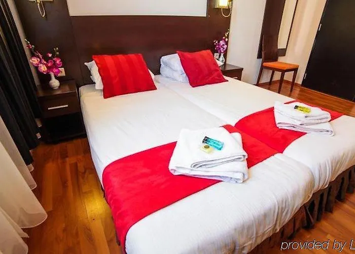 Falcon Plaza Centre Hotel 3*