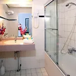Falcon Plaza Centre Hotel 3*