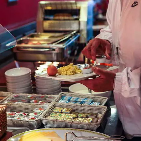 Hotel Falcon Plaza Centre 3*