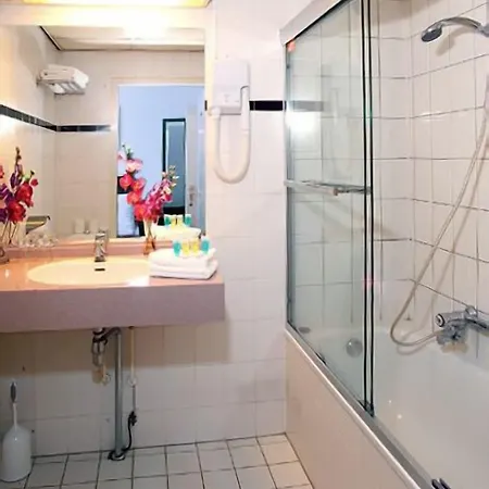 Falcon Plaza Centre Hotel 3*