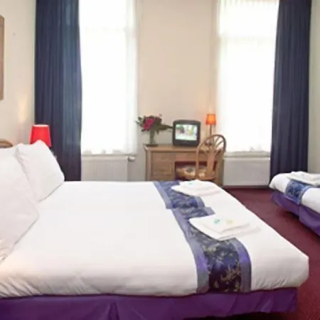 Falcon Plaza Centre 3*