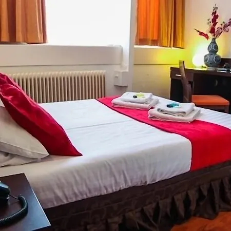 Falcon Plaza Centre Hotel