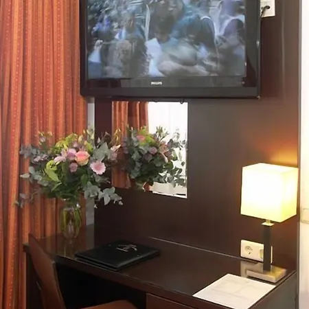 Hotel Falcon Plaza Centre