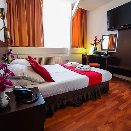 Hotel Falcon Plaza Centre