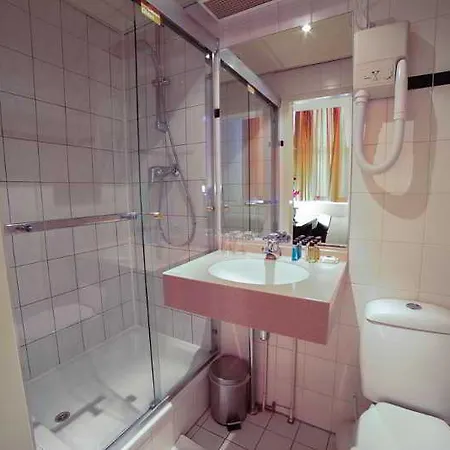 Falcon Plaza Centre Hotel