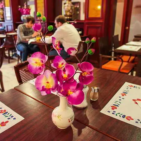 Falcon Plaza Centre Hotel 3*