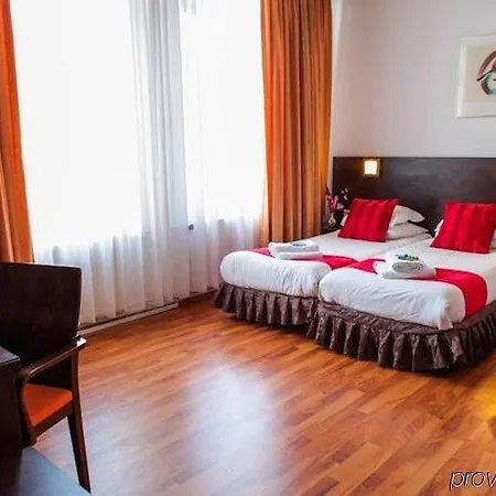 Falcon Plaza Centre 3*