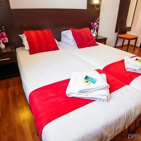 Falcon Plaza Centre Hotel 3*