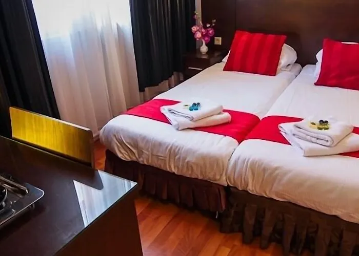 호텔 Falcon Plaza Centre