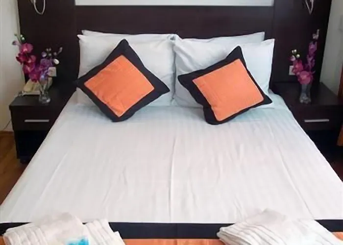 호텔 Falcon Plaza Centre 3*