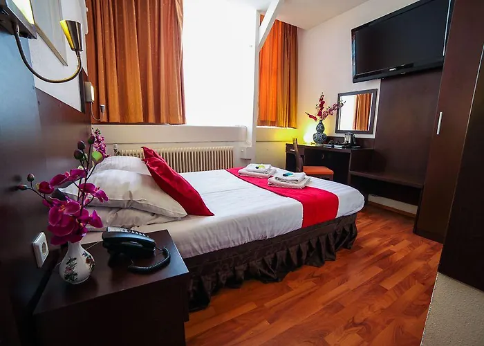 호텔 Falcon Plaza Centre