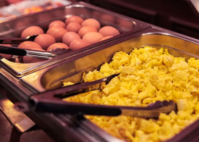 Falcon Plaza Centre 호텔 3*