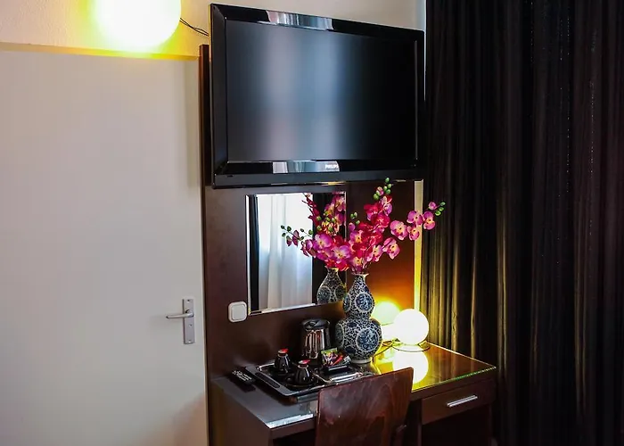 호텔 Falcon Plaza Centre