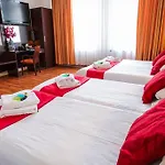 Falcon Plaza Centre 3*