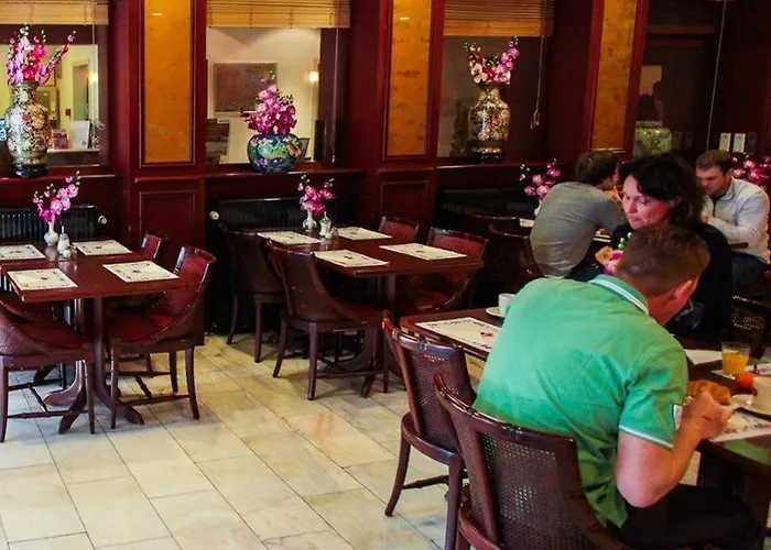 Hotel Falcon Plaza Centre 3*