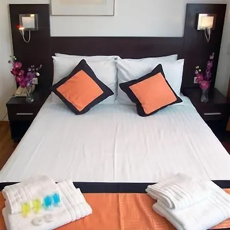 Hotel Falcon Plaza Centre 3*