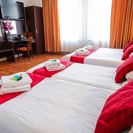 Falcon Plaza Centre 3*