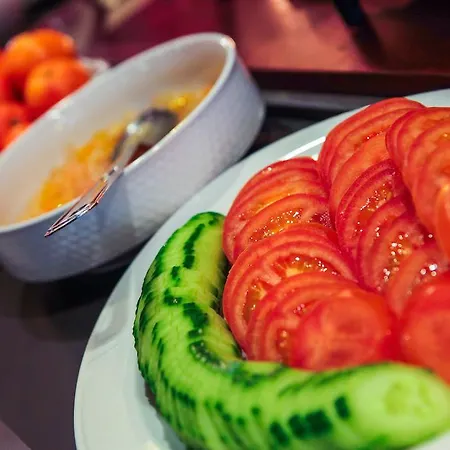 Falcon Plaza Centre Hotel