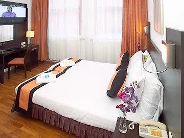 Falcon Plaza Centre Hotel