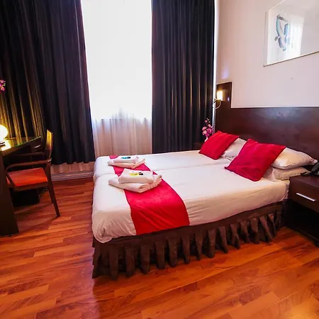 Falcon Plaza Centre Hotel