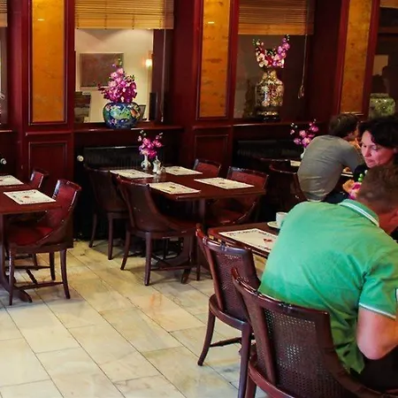 Hotel Falcon Plaza Centre 3*