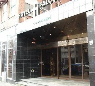 Falcon Plaza Centre 3*